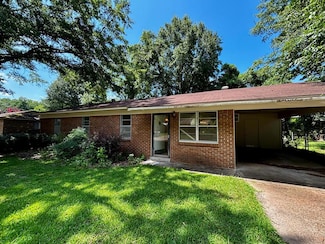 107 Mccain St, North Carrollton, MS 38947