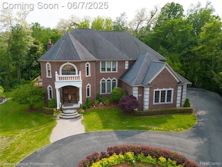 4546 Forest Edge Ln, West Bloomfield, MI 48323