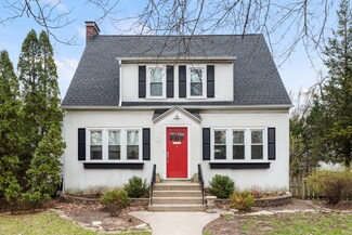 284 E Saint Charles Rd, Elmhurst, IL 60126