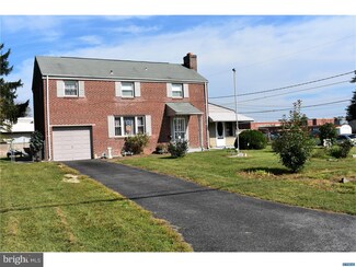 33 Landers Ln, New Castle, DE 19720