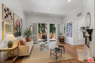 18730 Hatteras St Unit 16, Tarzana, CA 91356