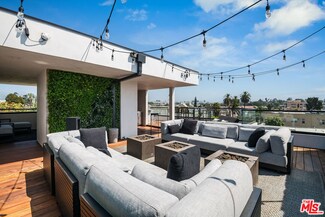 739 1/2 N Gramercy Place, Los Angeles, CA 90038