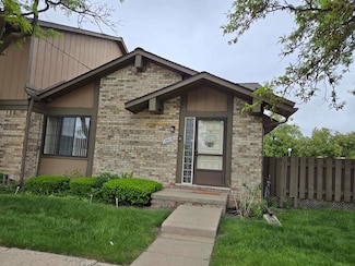 2416 Cardigan Ct, Warren, MI 48091