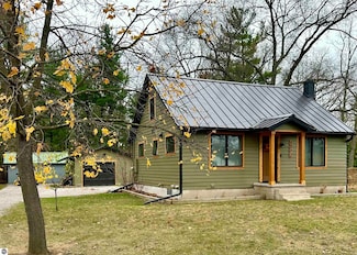 1212 Oakland St, Traverse City, MI 49686
