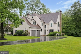 237 Trianon Ln, Villanova, PA 19085