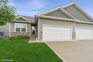 112 Hickory Way, Polk City, IA 50226