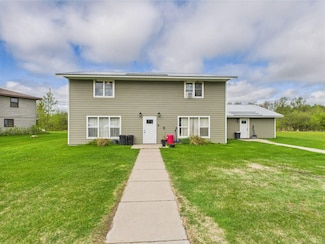 37597 Lakeview Dr, Warroad, MN 56763