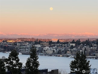 2400 Aurora Ave N Unit 202, Seattle, WA 98109