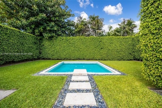 5460 Alton Rd, Miami Beach, FL 33140