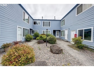 870 S Holladay Dr, Seaside, OR 97138