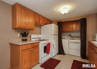 2320 12th St, Silvis, IL 61282