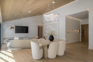 5826 Soledad Mountain Rd, La Jolla, CA 92037