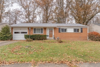 2835 Crestwood Dr NW, Warren, OH 44485