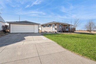 4320 Golf St NE, Cedar Rapids, IA 52402