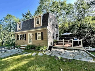 9 Oaklands Rd, Newfields, NH 03856