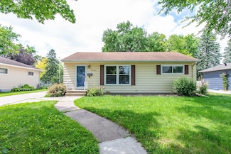 1421 17th St S, Moorhead, MN 56560