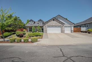 389 Leandra Ln, Eagle Point, OR 97524