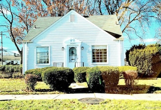 28205 Kaufman St, Roseville, MI 48066