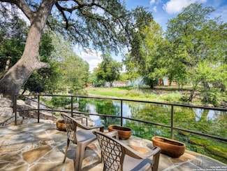 554 Lakeview Blvd, New Braunfels, TX 78130