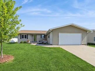 206 Buckeye Ln, Riverside, IA 52327