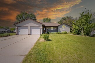 579 Elijah Ct, Evansville, WI 53536
