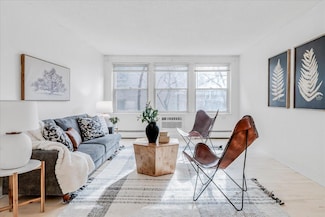 821 Douglas Ave Unit 105, Minneapolis, MN 55403