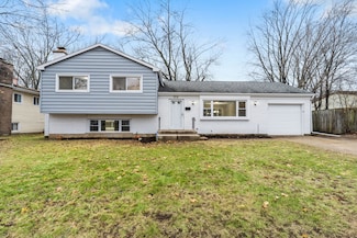 976 Nottingham Ln, Crystal Lake, IL 60014