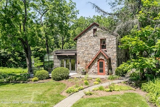 1365 Old Post Rd, Ulster Park, NY 12487