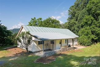 287 Walnut Ridge Dr, Clyde, NC 28721
