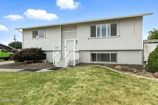 1124 S 29th Ave, Yakima, WA 98902
