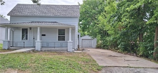 220 Pratt Ave, Bonner Springs, KS 66012