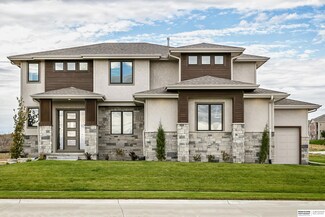 10303 S 98th St, Papillion, NE 68046