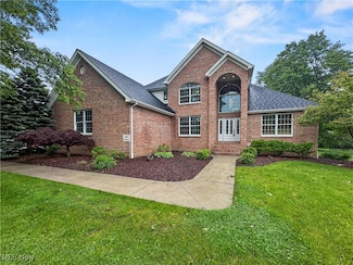 120 Queens Ln, Canfield, OH 44406