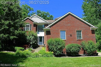 785 Pathway Dr, Howell, MI 48843