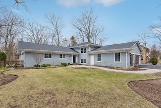233 E Witchwood Ln, Lake Bluff, IL 60044