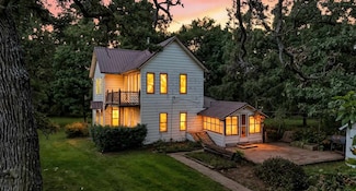 1232 540th St SW, Kalona, IA 52247