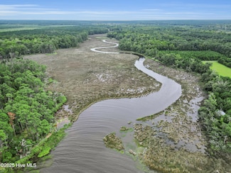 695 Sandy Point Dr, Beaufort, NC 28516
