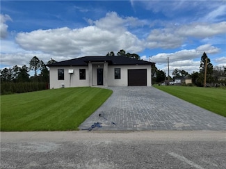 607 E 8th St, Lehigh Acres, FL 33972