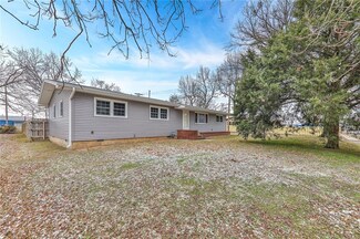 106 N Wood St, Caney, KS 67333