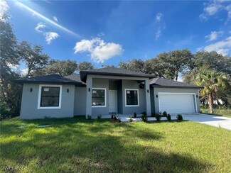 5030 Peachtree Cir, Port Labelle, FL 33935