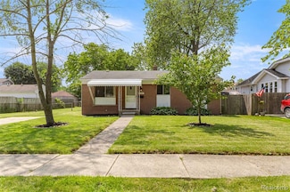 26339 Hollywood St, Roseville, MI 48066