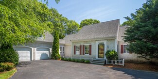 4 Harding Ln, Harwich, MA 02645