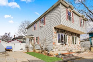 117 Bement Ct, Staten Island, NY 10310