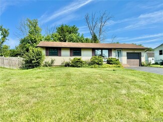 114 Willow Wood Ln, Camillus, NY 13031
