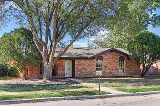 710 Woodcastle Dr, Garland, TX 75040