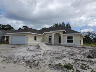 1995 SE Fairfield St, Port St. Lucie, FL 34983