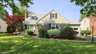 120 Meadowbrook Dr, North Plainfield, NJ 07062