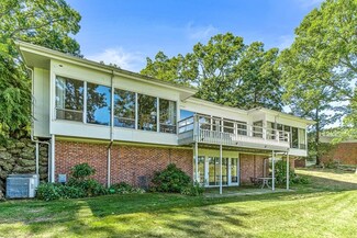 43 Fairgreen Place, Chestnut Hill, MA 02467