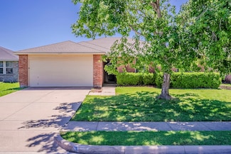1423 Queen Annes Dr, Burleson, TX 76028