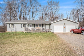 942 Angle Rd, Lapeer, MI 48446